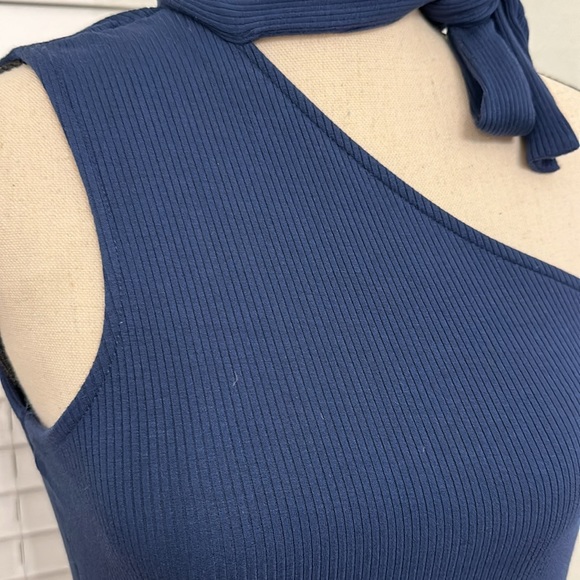 1. State Dress - Picture 2 of 5